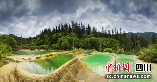 九寨沟神仙池风光。九寨沟县委宣传部供图 九寨沟神仙池风光。九寨沟县委宣传部供图