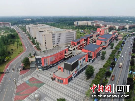 成都影视城。郫都区融媒体中心 供图 成都影视城。郫都区融媒体中心 供图
