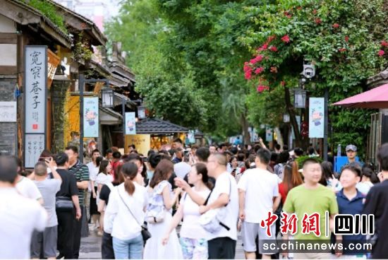 位于青羊区通惠门附近的宽窄巷子。 青羊区委宣传部 供图 位于青羊区通惠门附近的宽窄巷子。 青羊区委宣传部 供图