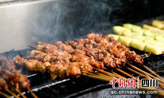 石棉烧烤。石棉融媒 供图 石棉烧烤。石棉融媒 供图