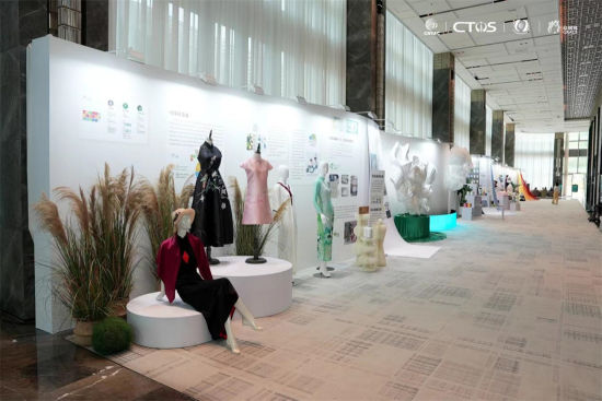 会场外的纺织服装展区 会场外的纺织服装展区