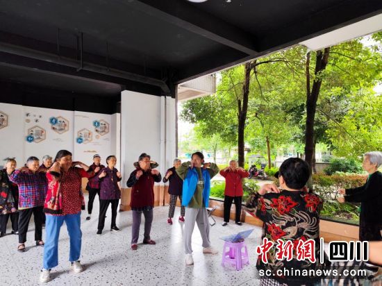 老年认知障碍早期干预课程现场。成都国药康养供图 老年认知障碍早期干预课程现场。成都国药康养供图