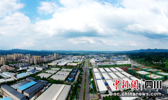 快速拓展的营山经开区。杨汉国 摄 快速拓展的营山经开区。杨汉国 摄
