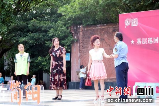 通过文艺节目让党的好声音“飞入寻常百姓家”。张鑫楠 摄 通过文艺节目让党的好声音“飞入寻常百姓家”。张鑫楠 摄