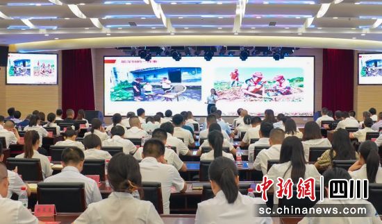 展示活动现场。沿滩融媒 供图 展示活动现场。沿滩融媒 供图