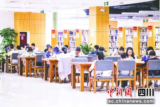 郫都区图书馆。郫都区融媒体中心 供图 郫都区图书馆。郫都区融媒体中心 供图