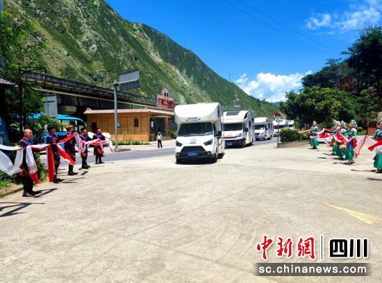 房车自驾活动走进汶川大禹故里景区。汶川县委宣传部供图 房车自驾活动走进汶川大禹故里景区。汶川县委宣传部供图