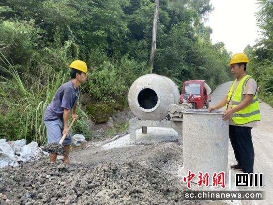 正在加紧施工。刘小绫 摄 正在加紧施工。刘小绫 摄