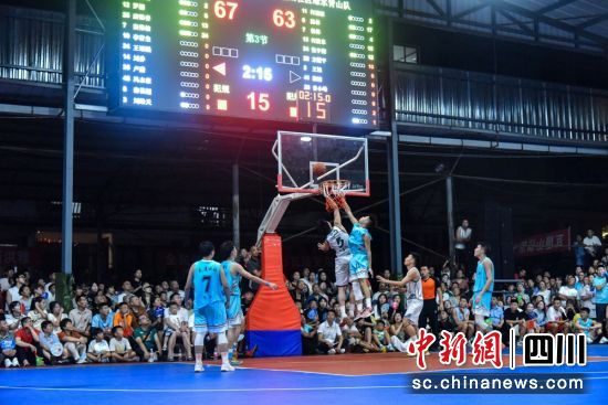 篮球比赛现场。周宇琴 摄 篮球比赛现场。周宇琴 摄