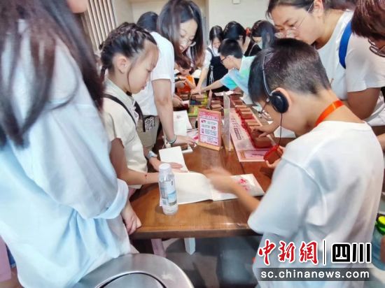 活动现场。陈静 摄 活动现场。陈静 摄