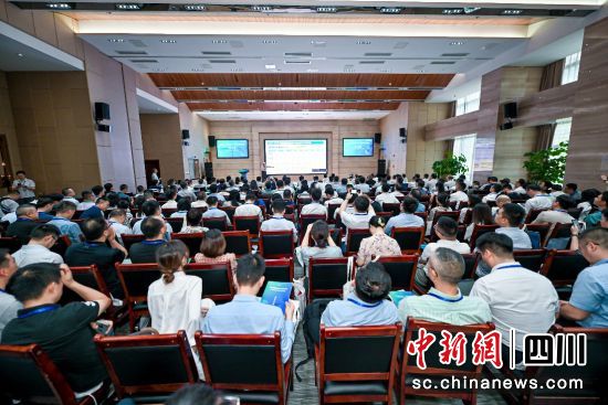 活动现场。(清华四川能源互联网研究院 供图) 活动现场。(清华四川能源互联网研究院 供图)
