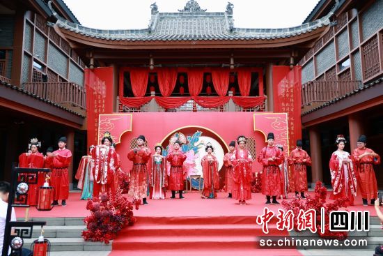 活动现场。黄进喜 摄 活动现场。黄进喜 摄