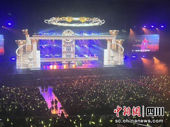 萧敬腾成都演出舞美吸睛。唐倩 摄 萧敬腾成都演出舞美吸睛。唐倩 摄