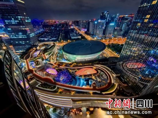成都金融城演艺中心夜景。成都金融城演艺中心 供图 成都金融城演艺中心夜景。成都金融城演艺中心 供图