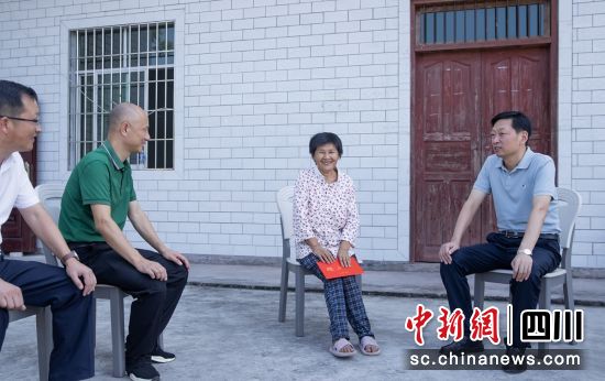 慰问现场。彭超 供图 慰问现场。彭超 供图