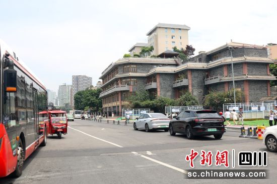 武侯祠站退围后的街道一角。成都轨道集团供图 武侯祠站退围后的街道一角。成都轨道集团供图