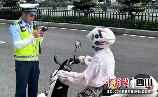整治现场。富顺公安交警 供图 整治现场。富顺公安交警 供图
