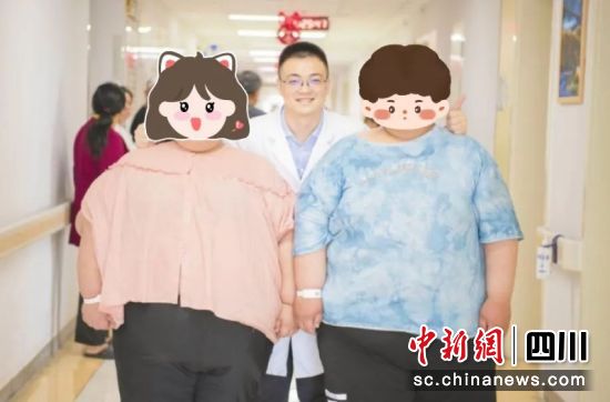 为一对800斤的姐弟进行了减重手术后,现已共减轻了400斤。成都市第三人民医院 供图 为一对800斤的姐弟进行了减重手术后,现已共减轻了400斤。成都市第三人民医院 供图