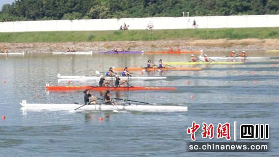 比赛现场。曹礼芹 摄 比赛现场。曹礼芹 摄