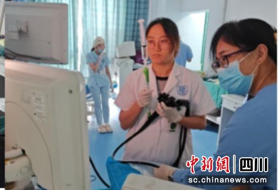 周希正在工作。成都市第三人民医院 供图 周希正在工作。成都市第三人民医院 供图