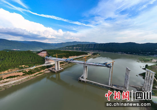 施工现场。中铁五局集团有限公司供图 施工现场。中铁五局集团有限公司供图