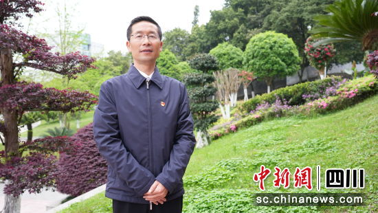 雅安市名山区委书记余云峰。名山区文化广播电视体育和旅游局 供图 雅安市名山区委书记余云峰。名山区文化广播电视体育和旅游局 供图