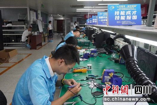 实操考试现场。成都市青羊区光华街道总工会供图 实操考试现场。成都市青羊区光华街道总工会供图