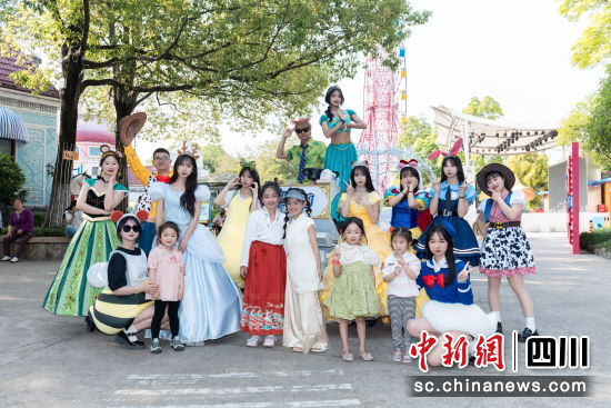 亲子乐园“南湖梦幻岛”的快乐时光。南湖梦幻岛供图 亲子乐园“南湖梦幻岛”的快乐时光。南湖梦幻岛供图