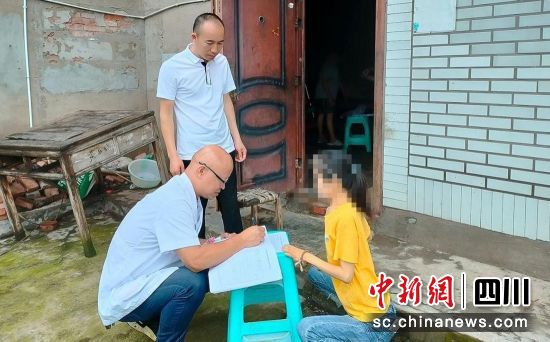 “零距离”评残服务。贡井融媒 供图 “零距离”评残服务。贡井融媒 供图