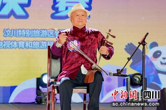 87岁选手王洪昌获大赛冠军。汶川县文广体旅局供图 87岁选手王洪昌获大赛冠军。汶川县文广体旅局供图