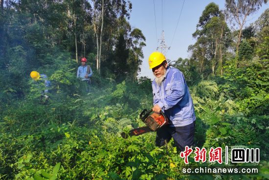 工作现场。杨刚 摄 工作现场。杨刚 摄