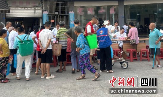 活动现场。沿滩融媒 供图 活动现场。沿滩融媒 供图
