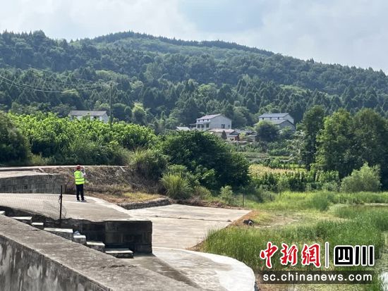 游仙区前进水库一侧。 游仙区融媒体中心供图 游仙区前进水库一侧。 游仙区融媒体中心供图