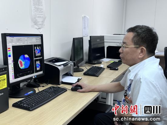 图为夏廷毅在工作中。受访者 供图 图为夏廷毅在工作中。受访者 供图