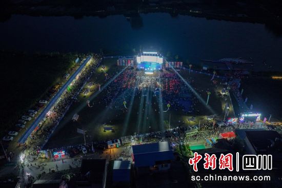夹江“百里水乡”农旅嘉年华活动现场。记者 刘忠俊 摄 夹江“百里水乡”农旅嘉年华活动现场。记者 刘忠俊 摄