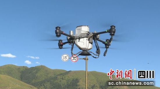 无人机“上岗”施肥忙。壤塘县委宣传部供图 无人机“上岗”施肥忙。壤塘县委宣传部供图