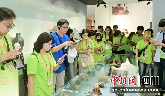 参观现场。荣县融媒 供图 参观现场。荣县融媒 供图