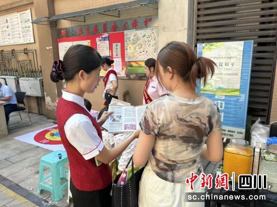 宣传活动现场。中信银行成都分行供图 宣传活动现场。中信银行成都分行供图
