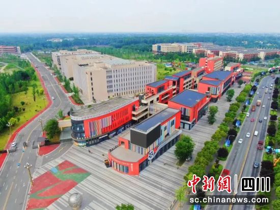 成都影视城。郫都区融媒体中心 供图 成都影视城。郫都区融媒体中心 供图