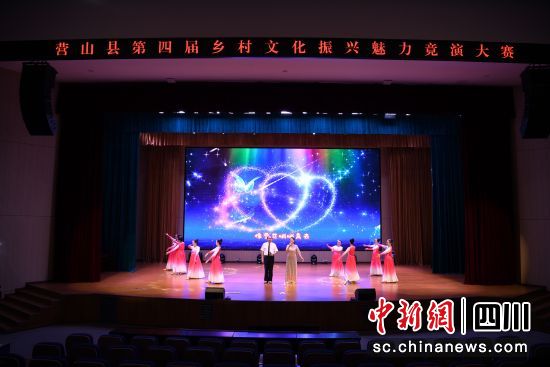 四川省第四届乡村文化振兴魅力竞演大赛现场。彭传桁 摄 四川省第四届乡村文化振兴魅力竞演大赛现场。彭传桁 摄
