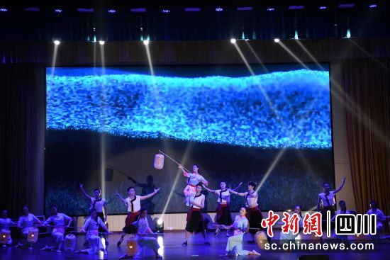 四川省第四届乡村文化振兴魅力竞演大赛现场。彭传桁 摄 四川省第四届乡村文化振兴魅力竞演大赛现场。彭传桁 摄