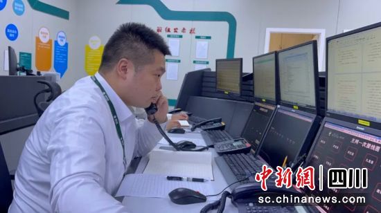 图为国网甘孜供电公司的电力调度控制中心。甘孜州委宣传部 供图 图为国网甘孜供电公司的电力调度控制中心。甘孜州委宣传部 供图