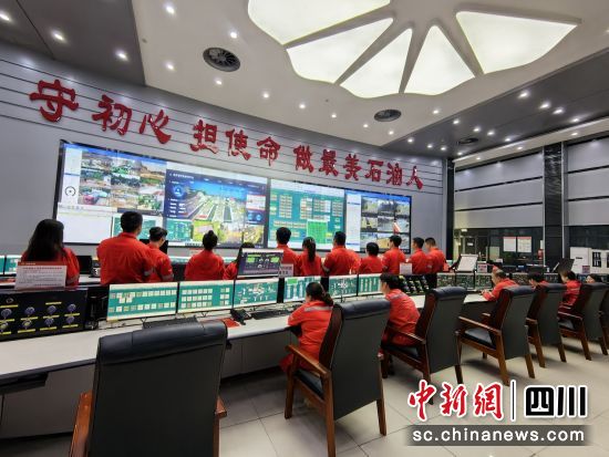 探访遂宁净化公司指挥中心。杜成 摄 探访遂宁净化公司指挥中心。杜成 摄
