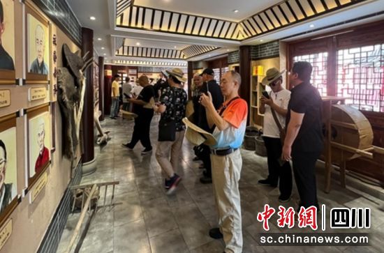 参观现场。沿滩融媒 供图 参观现场。沿滩融媒 供图