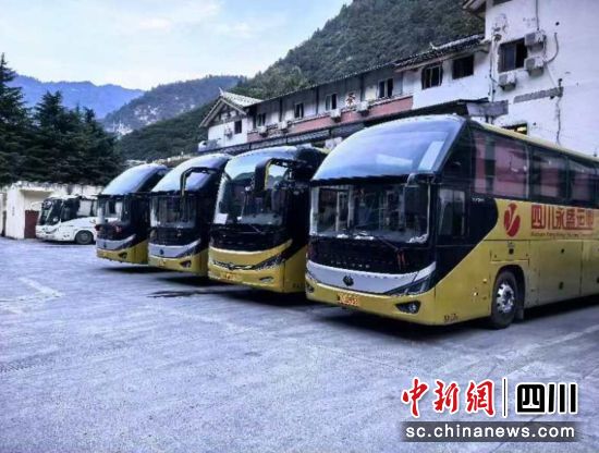 景区直通车。九寨沟县委宣传部供图 景区直通车。九寨沟县委宣传部供图