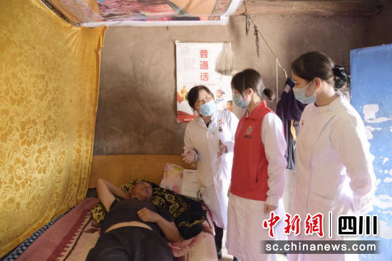 诊疗现场。成大附院 供图 诊疗现场。成大附院 供图