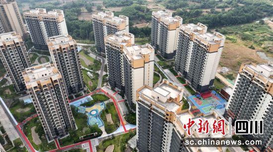 眉山东坡区尚义镇万安苑小区。赵毅 摄 眉山东坡区尚义镇万安苑小区。赵毅 摄