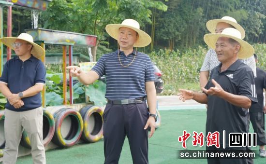 调研现场。雨城融媒 供图 调研现场。雨城融媒 供图