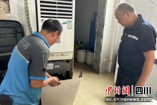 设备检查。四川省戒毒管理局 供图 设备检查。四川省戒毒管理局 供图