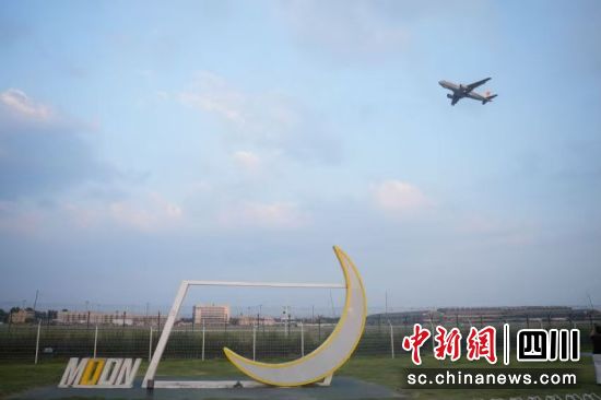 成都环港绿洲正式向市民开放。陈勇 摄 成都环港绿洲正式向市民开放。陈勇 摄